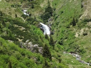 44 Zoom su una bella cascata...